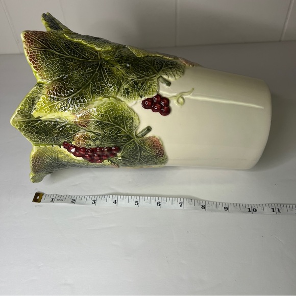 VTG 10" LEAVES & BERRIES Ceramic Better Homes & Gardens LARGE VASE Scalloped Top - Picture 12 of 13